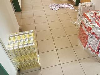 Tippelj! Hány doboz cigaretta fér 4 utazótáskába? 