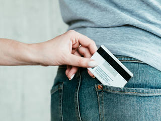 Már nem egyszerűen csak a bankkártyánkat akarják ellopni a csalók