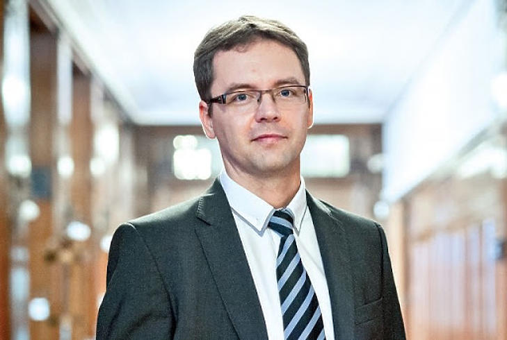 Elárulta a PM, hogyan lehet beférni a 200 milliárd forintos programba