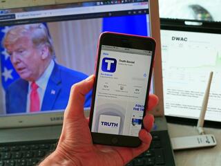 Trump esélyeinek örül a tőzsde, 401 lett a forint kedvenc száma