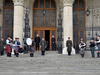 Skótdudások a Parlamentnél. Fotó: MTI/Lakatos Péter 