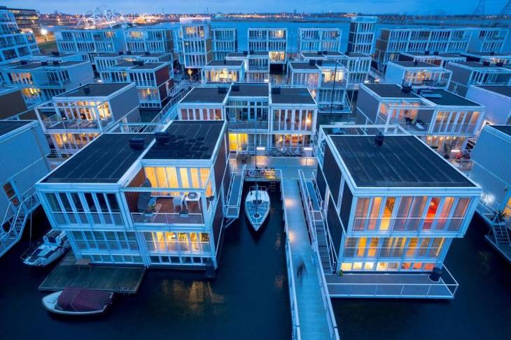 Vízen lebeg az új amszterdami városrész  - Tavon lakni olcsóbb