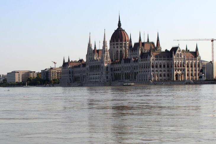 Magyar politikusok is foglalkoznának a felrobbanó csipogókkal 