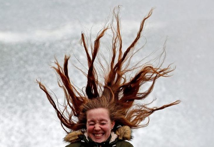 A nap képe: ilyen az, amikor egy nőnek égnek áll a haja