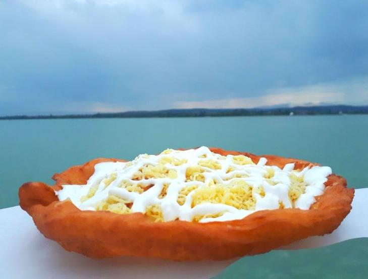 A lengyelek nem fogják elenni a lángosainkat a Balatonnál