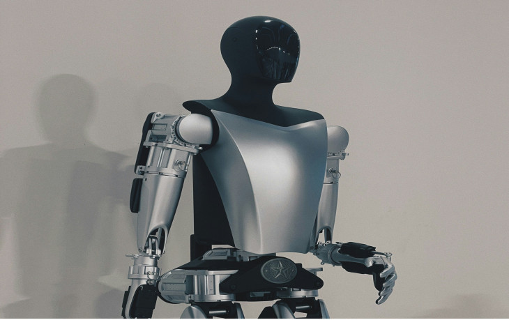 Robot a Tesla egyik központjában. Ilyesmikkel hódíthatnak az elektromos verdák után