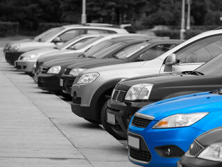 Mi történik? Dőlnek a külföldi autók Magyarországra