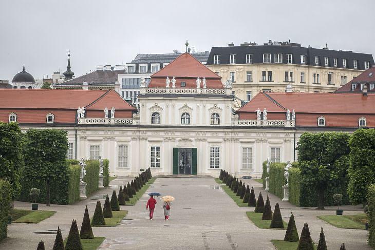 Koronavírus: újabb szomszédunk szigoríthat a növekvő esetszám miatt