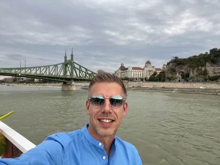 Magyar Péter: Szlovákiában kapható lehallgató tollat találtak egy kábelcsatornában 