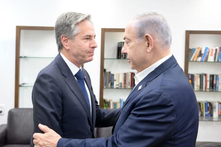Antony Blinken amerikai külügyminiszter és Benjámin Netanjahu izraeli kormányfő találkozója Tel-Avivban 2023. november 3-án. Fotó: EPA/GPO/AMOS BEN GERSHOM