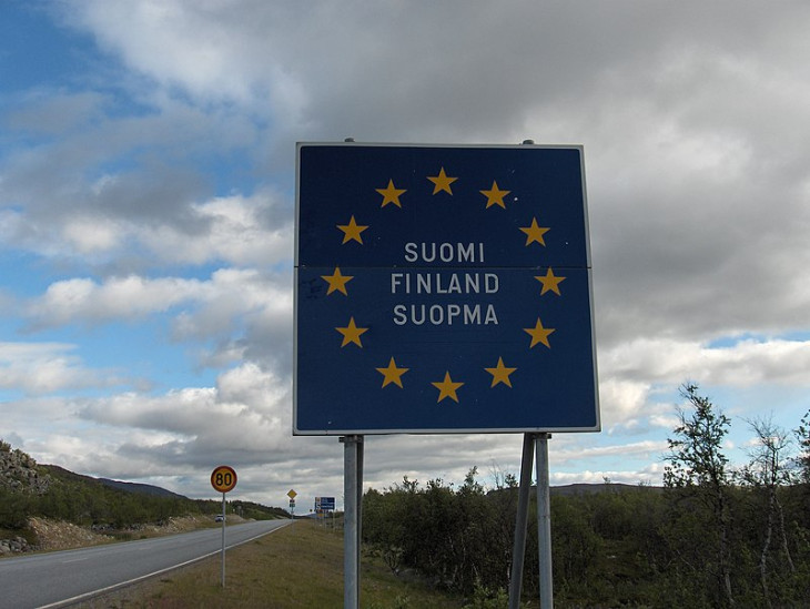Finn svéd és számi nyelven a finn határon