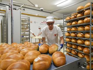 Végképp elszabadultak az élelmiszerárak Magyarországon - duplázódott a kenyér ára is