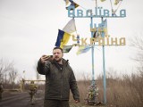 Volodimir Zelenszkij ukrán elnök videózik az 