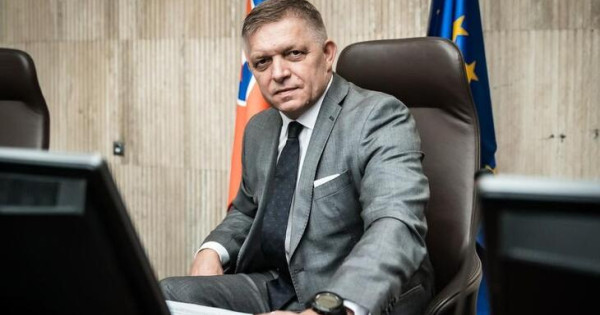 Robert Fico kiáll Orbán Viktor mellett
