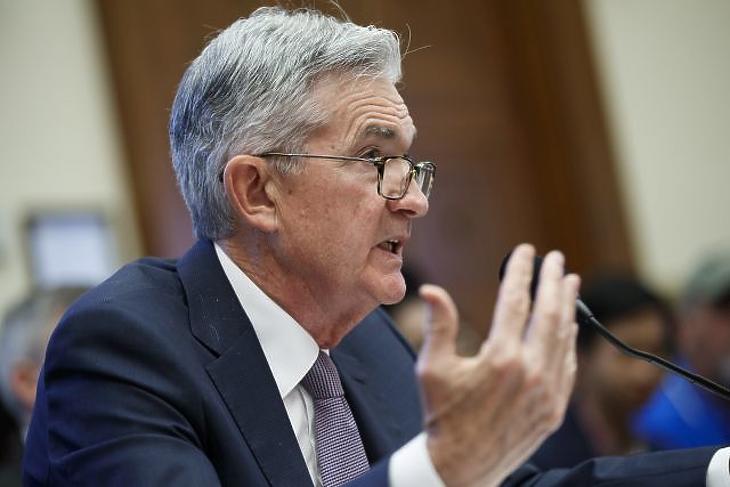 Powell öntött még egy kis olajat a tűzre