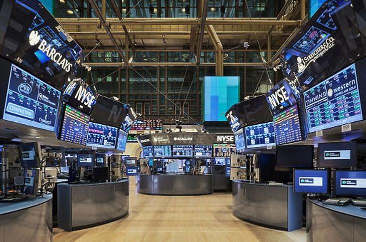 Gátat szabnának az extrém kilengéseknek a Wall Streeten