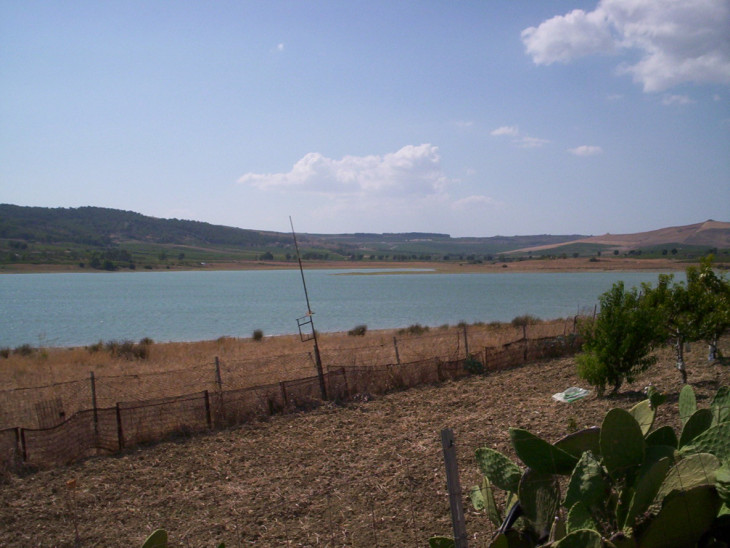 A Lago Arancio-tó eredetileg 34 millió köbméter vizet képes biztosítani, jelenleg azonban csak alig 8 milliót