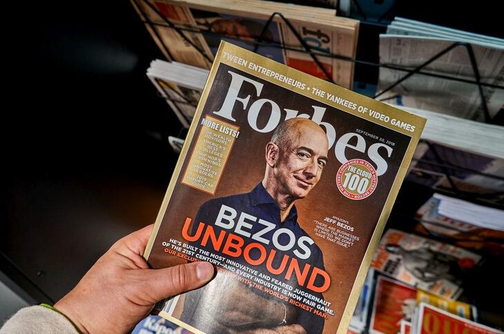 Nem fújolni, hanem megtapsolni kéne Jeff Bezos vagy Mészáros Lőrinc sikereit?
