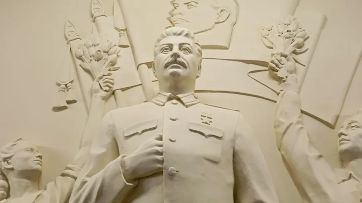 Sztálint ábrázoló moszvai dombormű