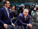 Mateusz Morawiecki lengyel kormányfő és Orbán Viktor miniszterelnök a 2019. decemberi EU-csúcson Brüsszelben. Fotó: Európai Tanács