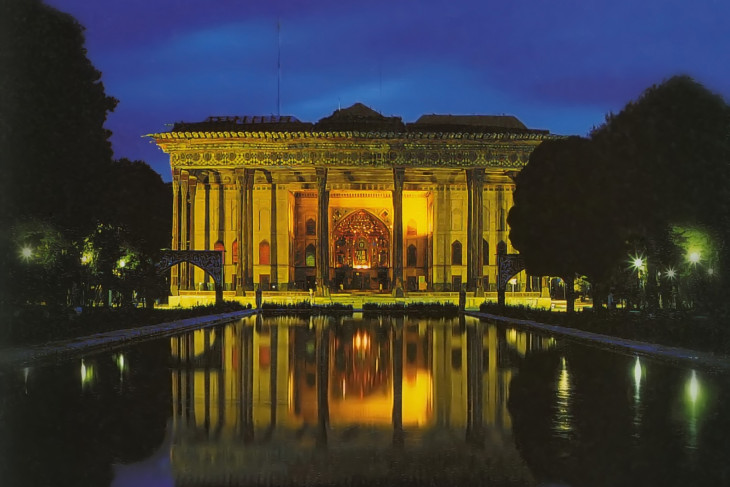 Az iszfaháni Sehel Szotun-palota, azaz a Negyven Torony Palotája is károsodott