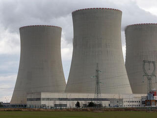 Elsodorta az iráni háború egy atomerőmű építését