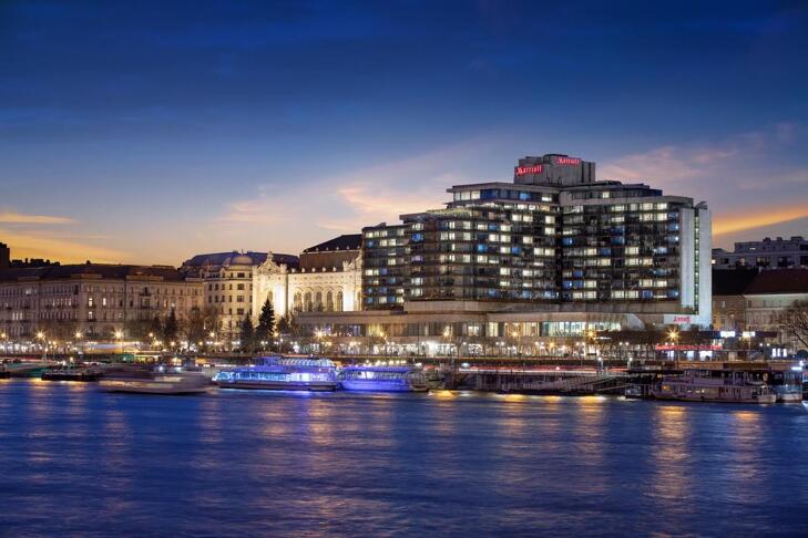 1,3 ezer milliárd forint – ennyit hoztak a magyar szolgáltatások