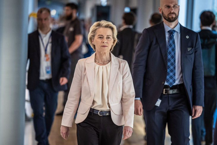Von der Leyen gondterheltnek tűnt, amikor megérkezett az új EP nyitóülésére