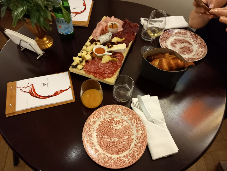 A The Great Hill egy borbár, de a sajt- és sonkatál elvitte a fókuszt az italokról