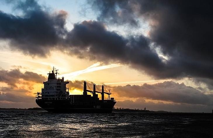 Balesetet szenvedett egy tankerhajó – rengeteg olaj került a tengerbe