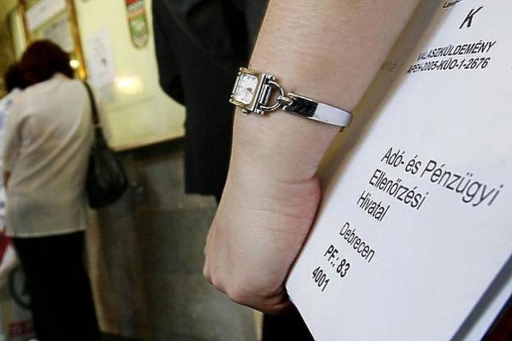 Ugyanannyi adót fizetünk jövőre, mint idén: 15 százalékot