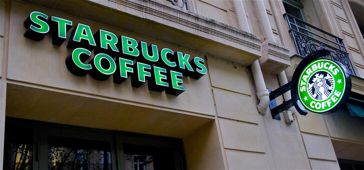 Erre nem bont pezsgőt a Starbucks