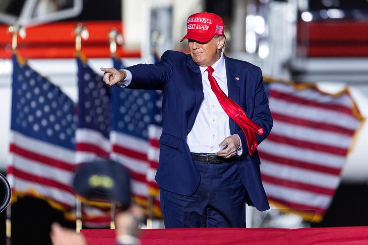 Donald Trump egy republikánus kampánygyűlésen a pennsylvaniai Latrobe-ban 2022. november 5-én. Fotó: EPA / Jim Lo Scalzo