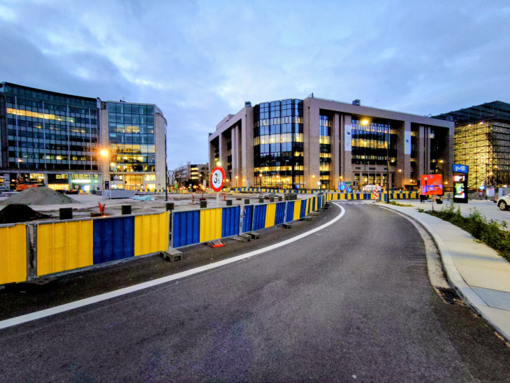 Kordon az Európai Tanács épülete előtt 