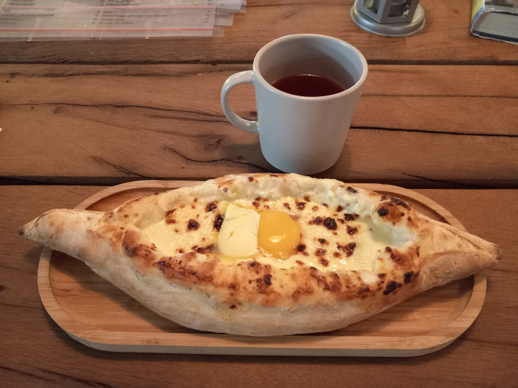 Ez az a hacsapuri, ami kimondottan Adzsaria régióra jellemző