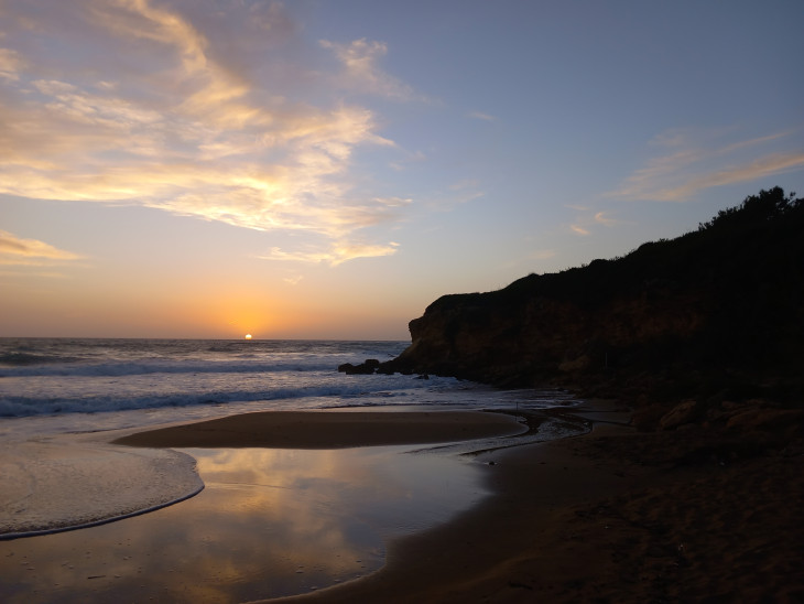 A repülőtér melletti Ammes beachen romantikus élmény a naplemente