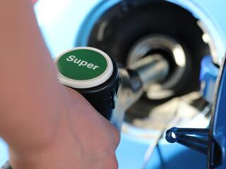 Ha hétvégén elutazna, ennyiért tankolhatja meg az autót