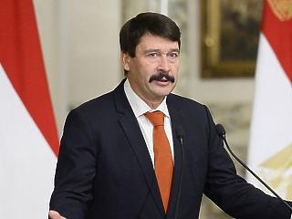 Itt nézhető élőben Áder János köszöntője és az operatív törzs sajtótájékoztatója