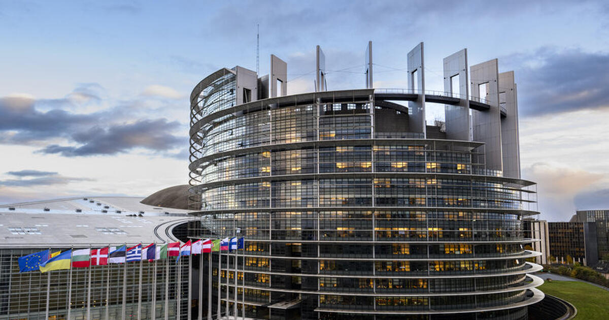 Európai Parlament: csak az kaphasson uniós pénzt, aki betartja az uniós szabályokat