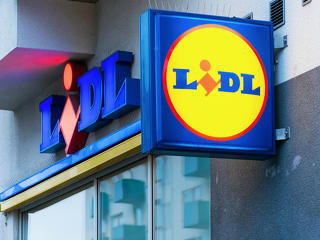 A Lidl és riválisa szembemegy a többiekkel, letörik az árakat