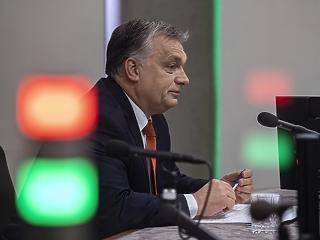 Orbán Viktor a néptől akarja megtudni, hogy több lépésben történjen-e a nyitás