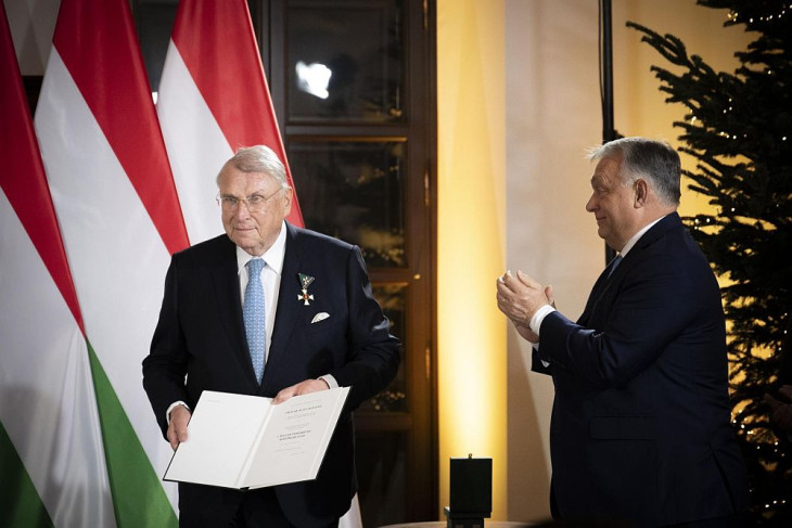 Díjat kapott egy régi ismerős a miniszterelnöktől
