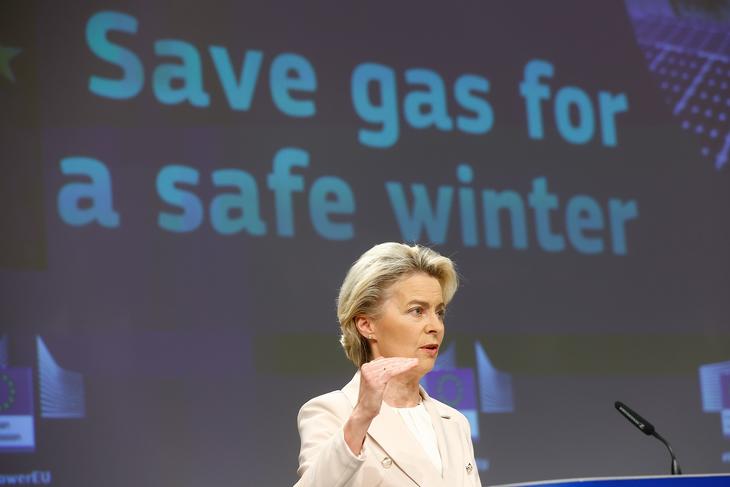 Maximálnák az árakat. Ursula von der Leyen egy brüsszeli sajtótájékoztatón 2022. július 20-án. Fotó: EPA/STEPHANIE LECOCQ 