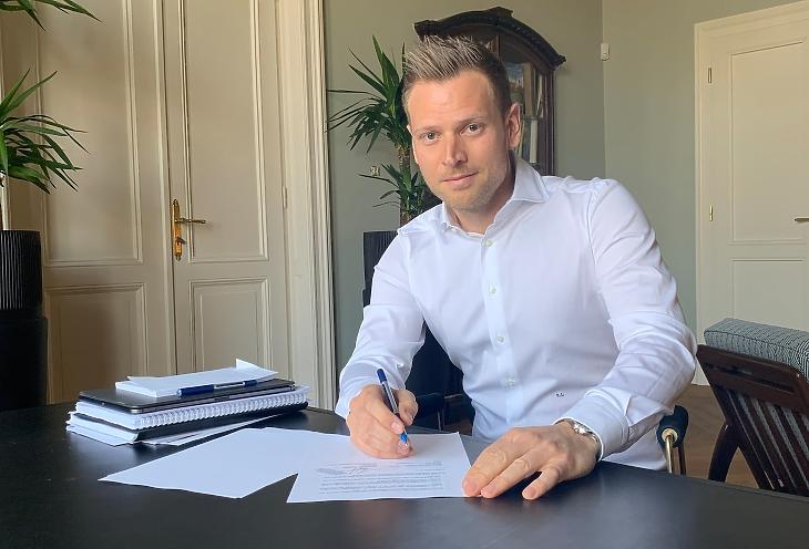Tiborcz István 2021-et is új céggel indította - Prémium lakásokban utazik