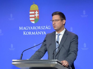 A benzin árstop visszahozatala még nincs tervben – hangzott el a Kormányinfón