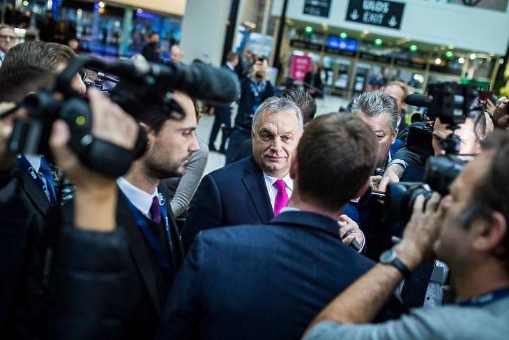 Betámadták Orbánt a média legyalulása miatt  