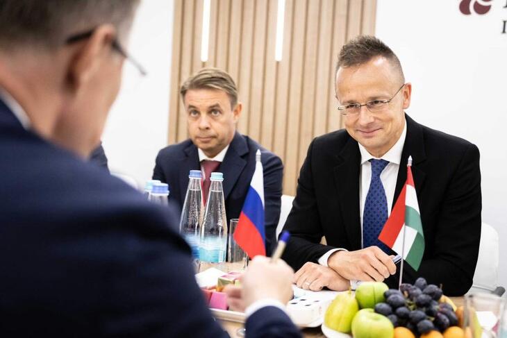 Szijjártó Péter titokban kijárta Moszkvában