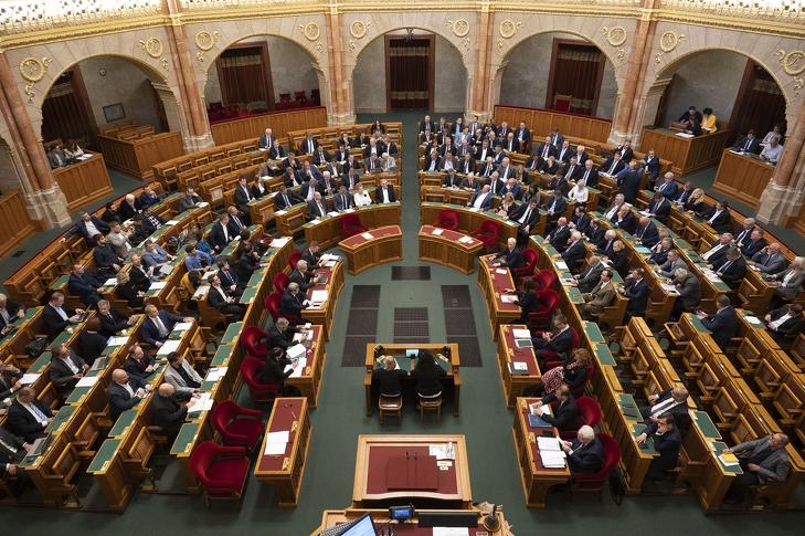 A magyar Országgyűlés - kiugróan kevés nővel. Fotó: Szigetváry Zsolt/MTI 