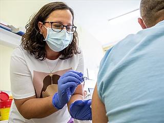 Továbbra is lassú az oltás, nőtt a koronás halottak és fertőzöttek száma