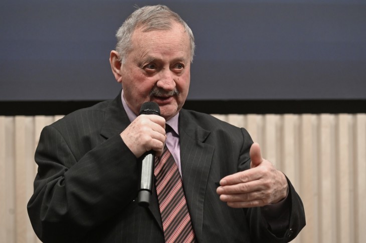 Kis-Benedek József szerint itthon is megerősítik a vezető politikusok védelmét